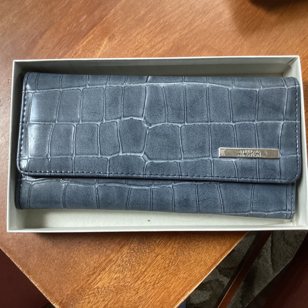 Kenneth Cole Reaction Gray Leather Wallet Tried and True NWT